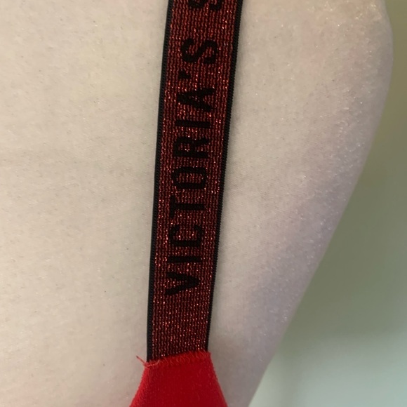 Victoria’s Secret red underwire bra, size 34D - Picture 9 of 9